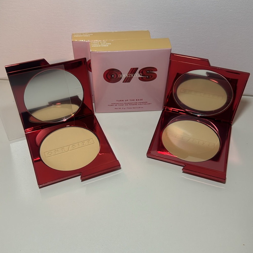 ONE/SIZE Powder Foundation Smooth Coverage - Picture 2 of 3